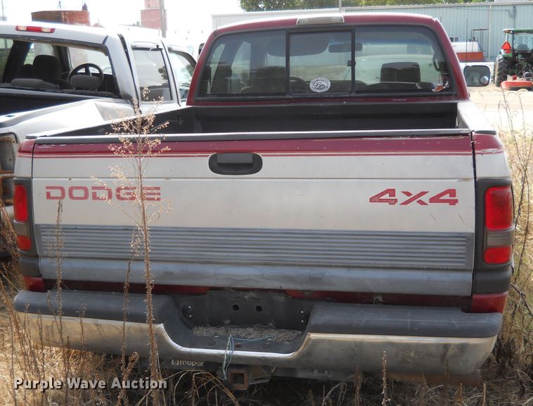 image for item DE4513 1996 Dodge Ram 1500  Club Cab pickup truck