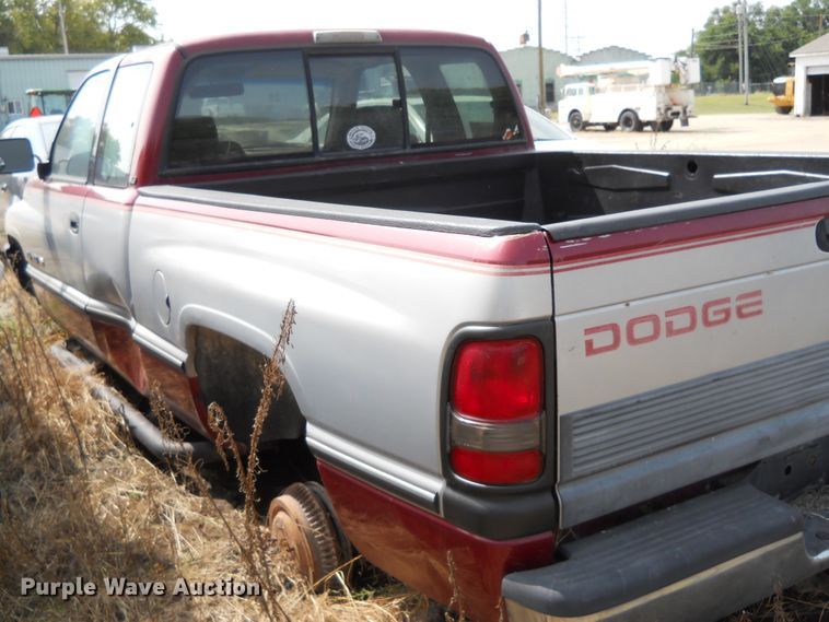 image for item DE4513 1996 Dodge Ram 1500  Club Cab pickup truck