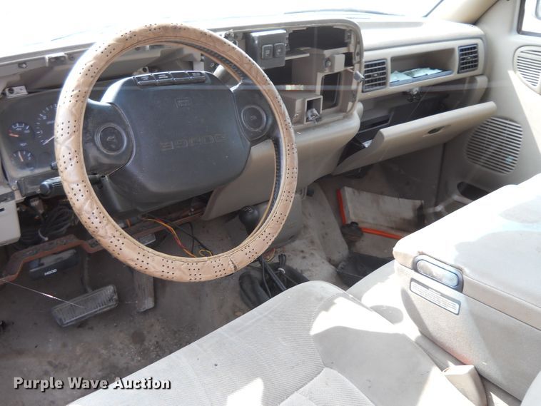 image for item DE4513 1996 Dodge Ram 1500  Club Cab pickup truck