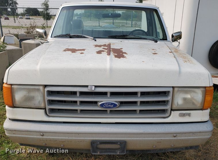 image for item DF5774 1990 Ford F150 Custom  pickup truck