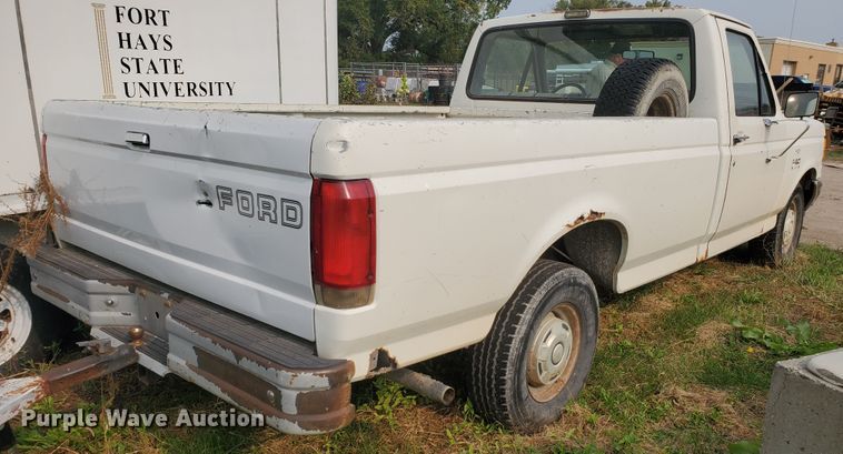 image for item DF5774 1990 Ford F150 Custom  pickup truck