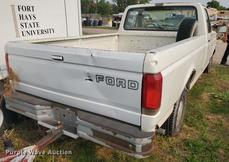 image for item DF5774 1990 Ford F150 Custom  pickup truck