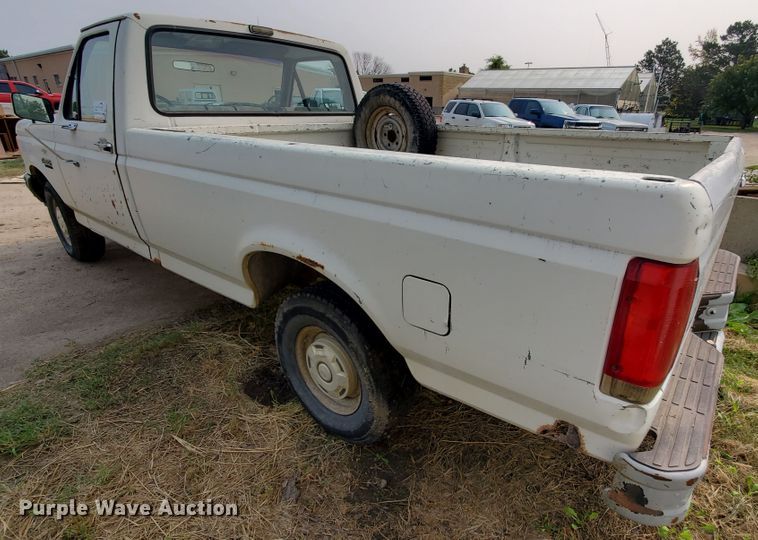 image for item DF5774 1990 Ford F150 Custom  pickup truck