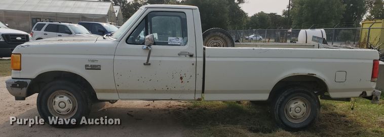 image for item DF5774 1990 Ford F150 Custom  pickup truck