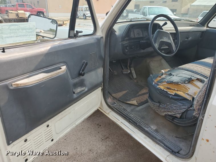 image for item DF5774 1990 Ford F150 Custom  pickup truck