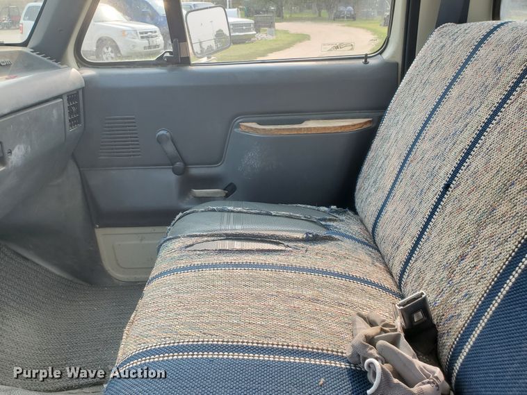 image for item DF5774 1990 Ford F150 Custom  pickup truck