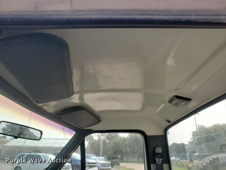 image for item DF5774 1990 Ford F150 Custom  pickup truck