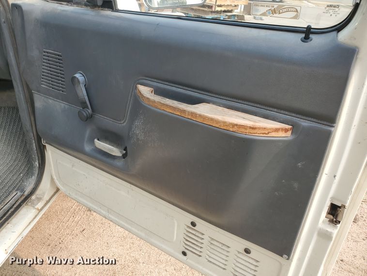 image for item DF5774 1990 Ford F150 Custom  pickup truck