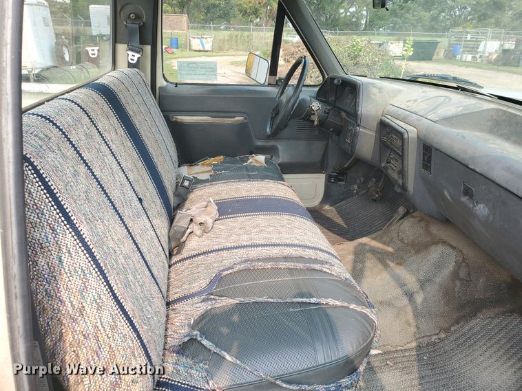 image for item DF5774 1990 Ford F150 Custom  pickup truck