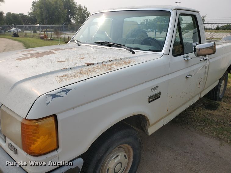 image for item DF5774 1990 Ford F150 Custom  pickup truck