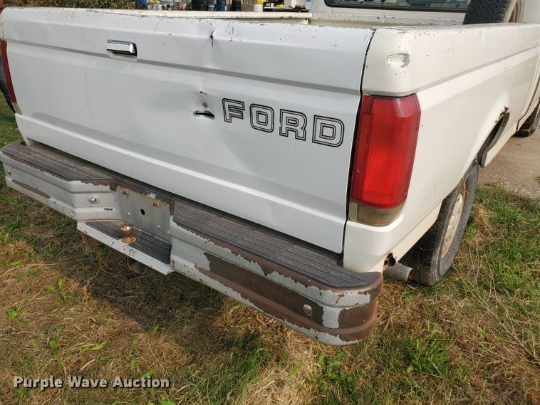 image for item DF5774 1990 Ford F150 Custom  pickup truck
