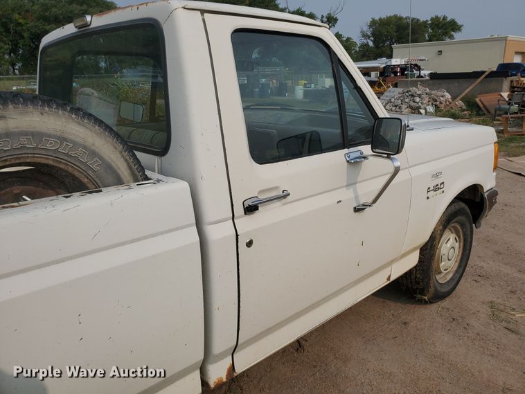 image for item DF5774 1990 Ford F150 Custom  pickup truck