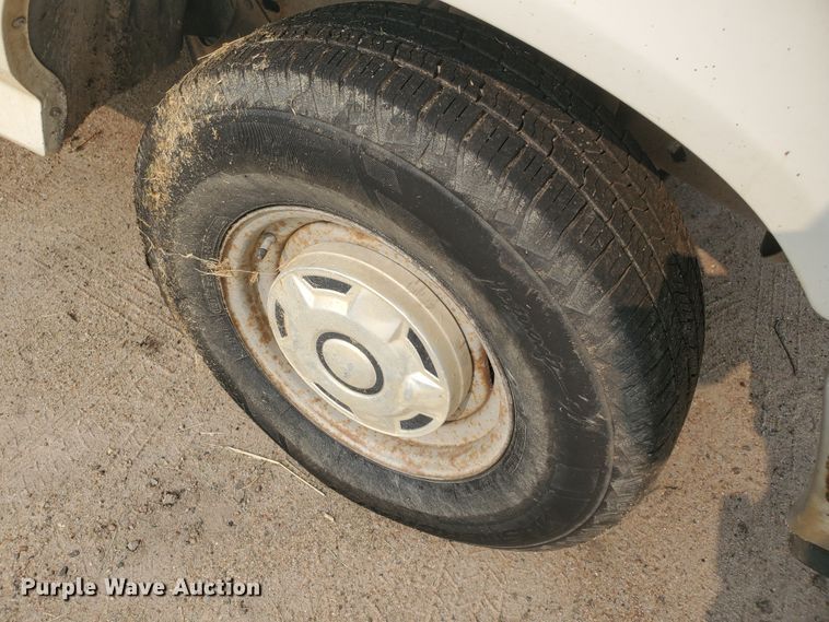 image for item DF5774 1990 Ford F150 Custom  pickup truck