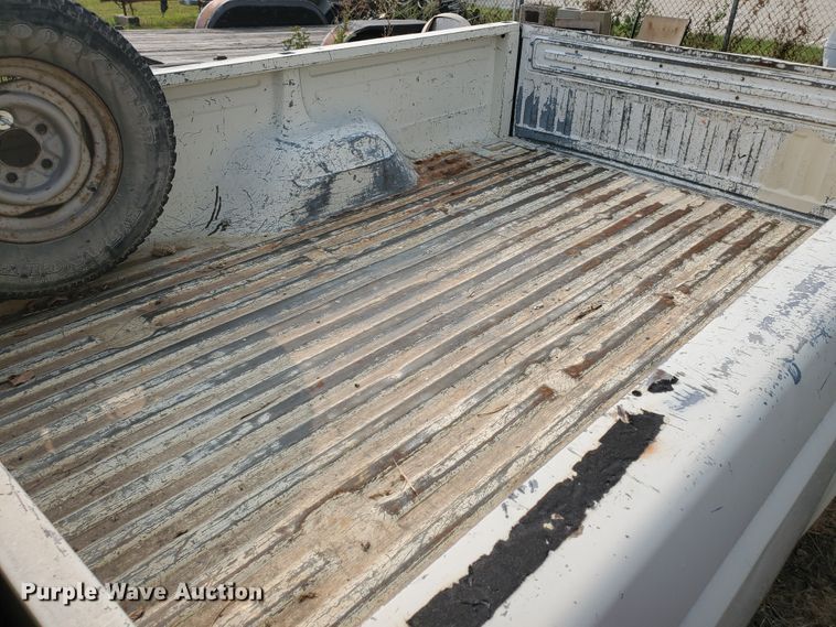 image for item DF5774 1990 Ford F150 Custom  pickup truck