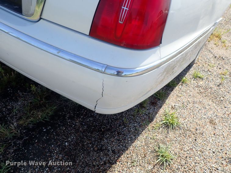 image for item DG2340 1998 Lincoln Town Car