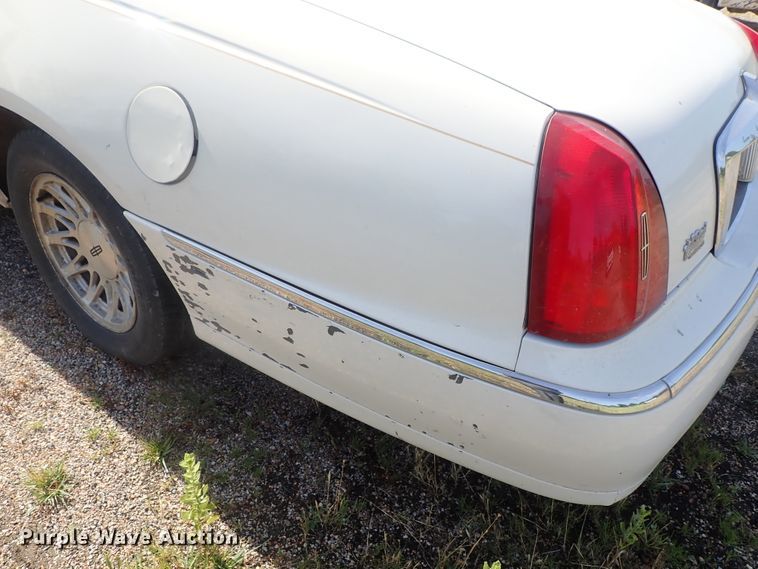 image for item DG2340 1998 Lincoln Town Car