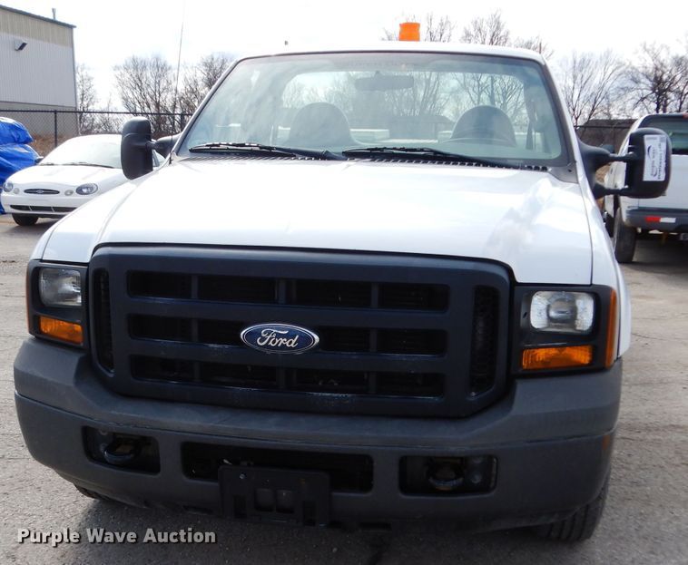 image for item DG6307 2006 Ford F250 Super Duty XL  pickup truck