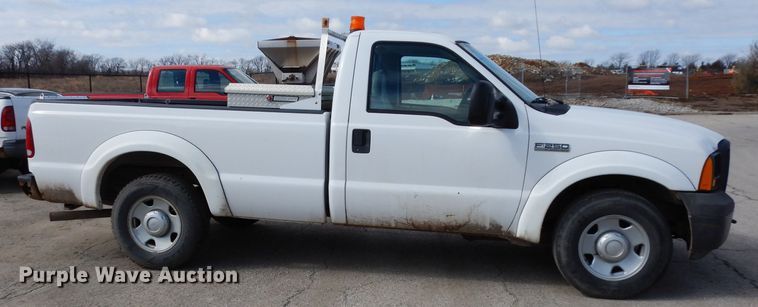 image for item DG6307 2006 Ford F250 Super Duty XL  pickup truck