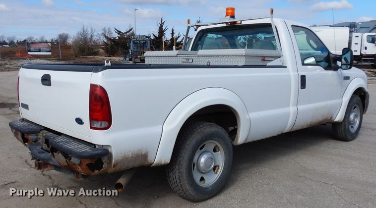 image for item DG6307 2006 Ford F250 Super Duty XL  pickup truck