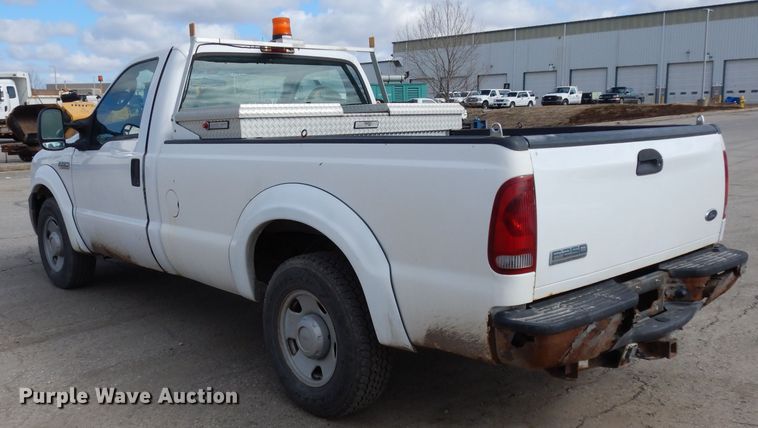 image for item DG6307 2006 Ford F250 Super Duty XL  pickup truck