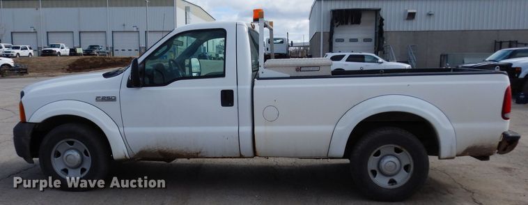 image for item DG6307 2006 Ford F250 Super Duty XL  pickup truck