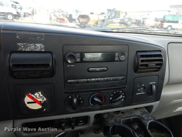 image for item DG6307 2006 Ford F250 Super Duty XL  pickup truck