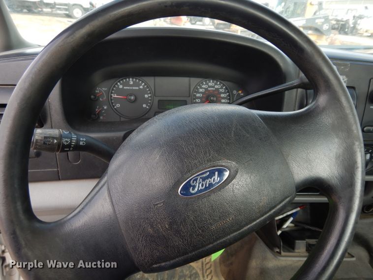 image for item DG6307 2006 Ford F250 Super Duty XL  pickup truck