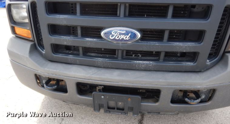 image for item DG6307 2006 Ford F250 Super Duty XL  pickup truck