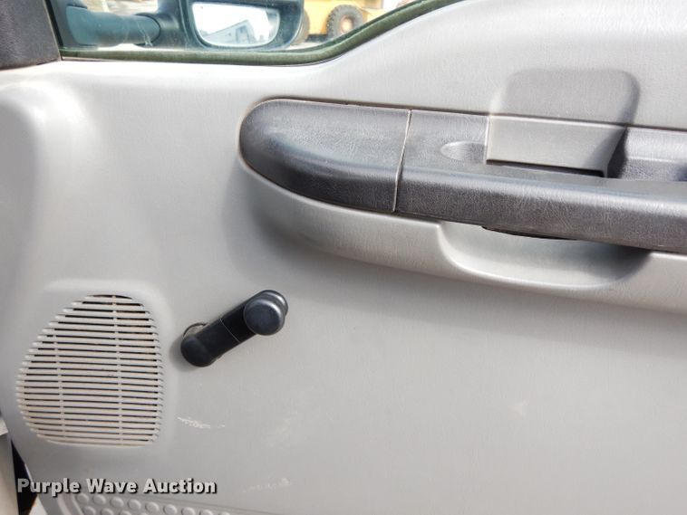 image for item DG6307 2006 Ford F250 Super Duty XL  pickup truck