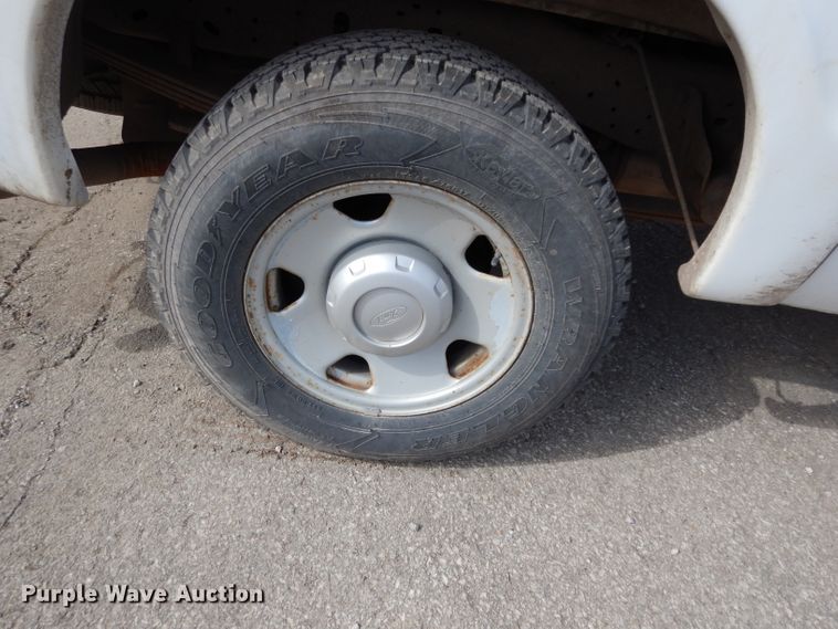 image for item DG6307 2006 Ford F250 Super Duty XL  pickup truck