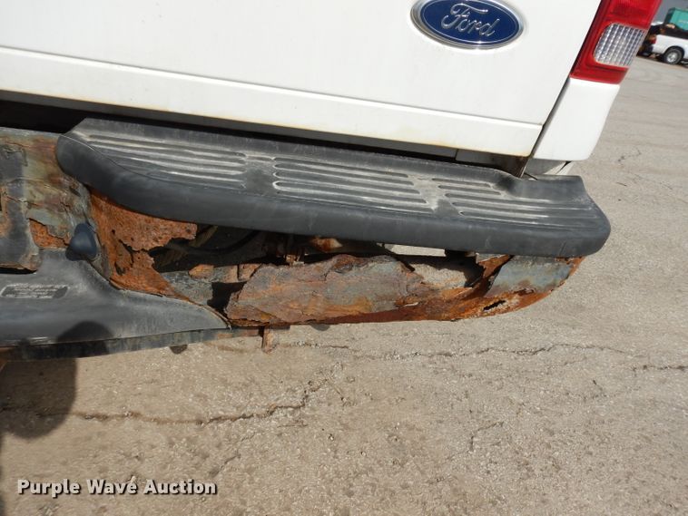 image for item DG6307 2006 Ford F250 Super Duty XL  pickup truck