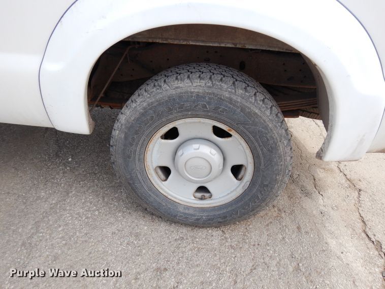 image for item DG6307 2006 Ford F250 Super Duty XL  pickup truck