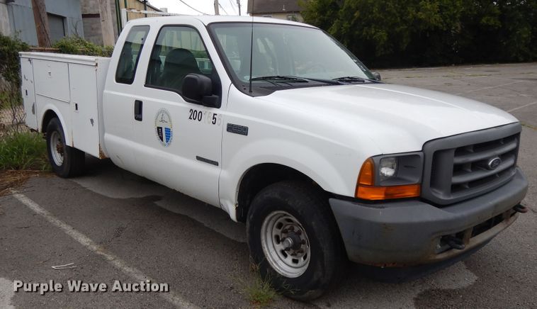 image for item DG8999 2001 Ford F250 Super Duty  SuperCab utility bed pickup truck