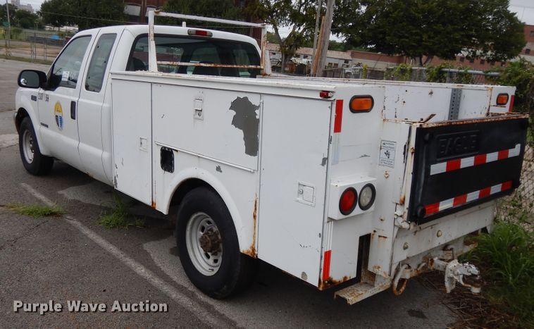 image for item DG8999 2001 Ford F250 Super Duty  SuperCab utility bed pickup truck