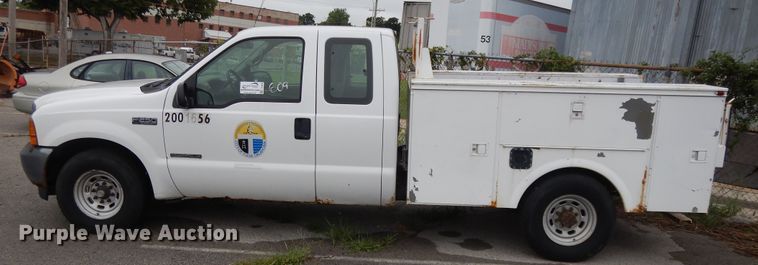 image for item DG8999 2001 Ford F250 Super Duty  SuperCab utility bed pickup truck