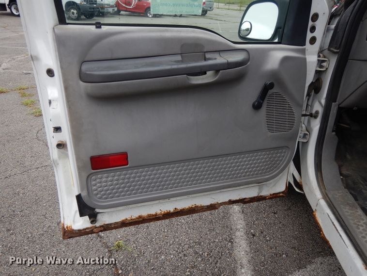 image for item DG8999 2001 Ford F250 Super Duty  SuperCab utility bed pickup truck