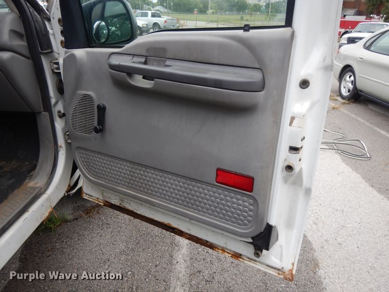 image for item DG8999 2001 Ford F250 Super Duty  SuperCab utility bed pickup truck