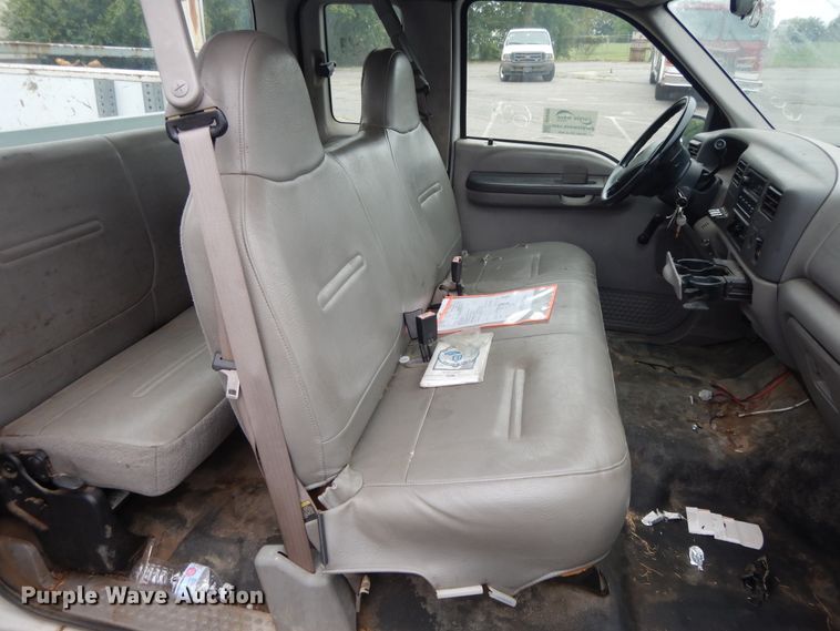 image for item DG8999 2001 Ford F250 Super Duty  SuperCab utility bed pickup truck