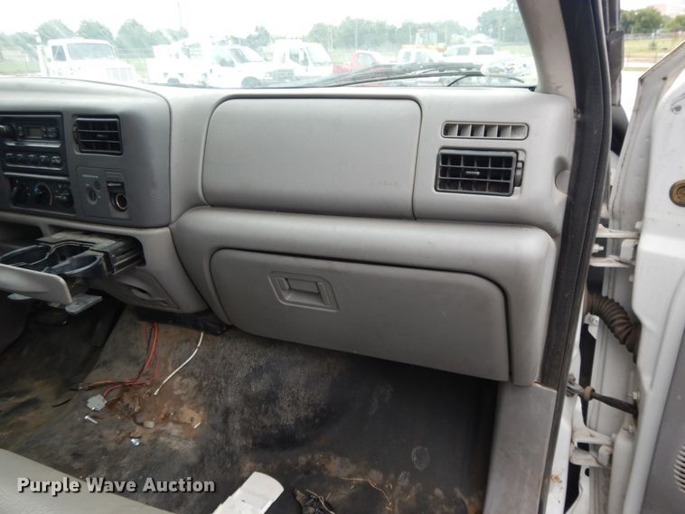 image for item DG8999 2001 Ford F250 Super Duty  SuperCab utility bed pickup truck