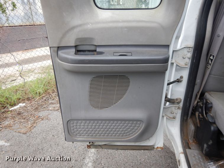 image for item DG8999 2001 Ford F250 Super Duty  SuperCab utility bed pickup truck