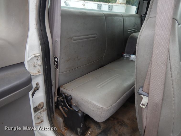 image for item DG8999 2001 Ford F250 Super Duty  SuperCab utility bed pickup truck