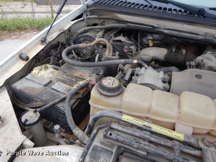 image for item DG8999 2001 Ford F250 Super Duty  SuperCab utility bed pickup truck