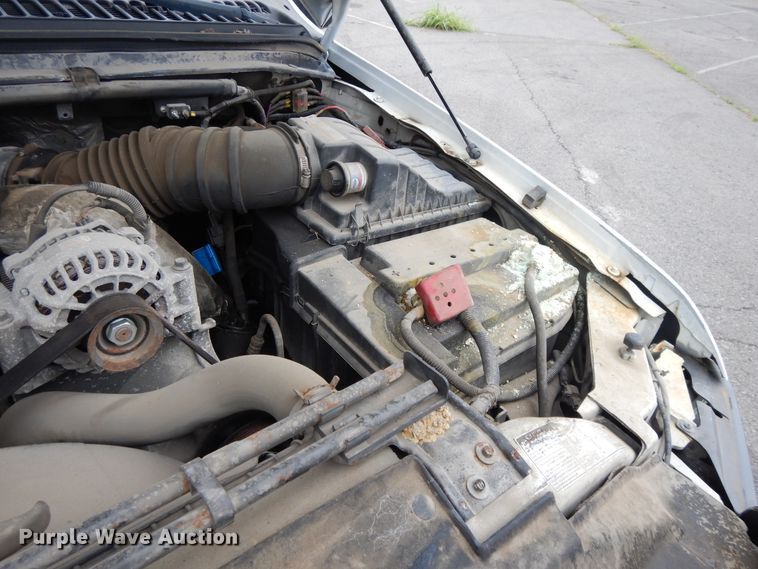 image for item DG8999 2001 Ford F250 Super Duty  SuperCab utility bed pickup truck