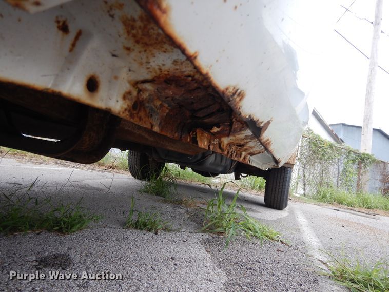 image for item DG8999 2001 Ford F250 Super Duty  SuperCab utility bed pickup truck