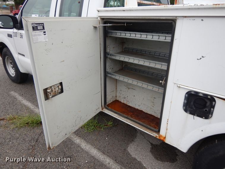 image for item DG8999 2001 Ford F250 Super Duty  SuperCab utility bed pickup truck