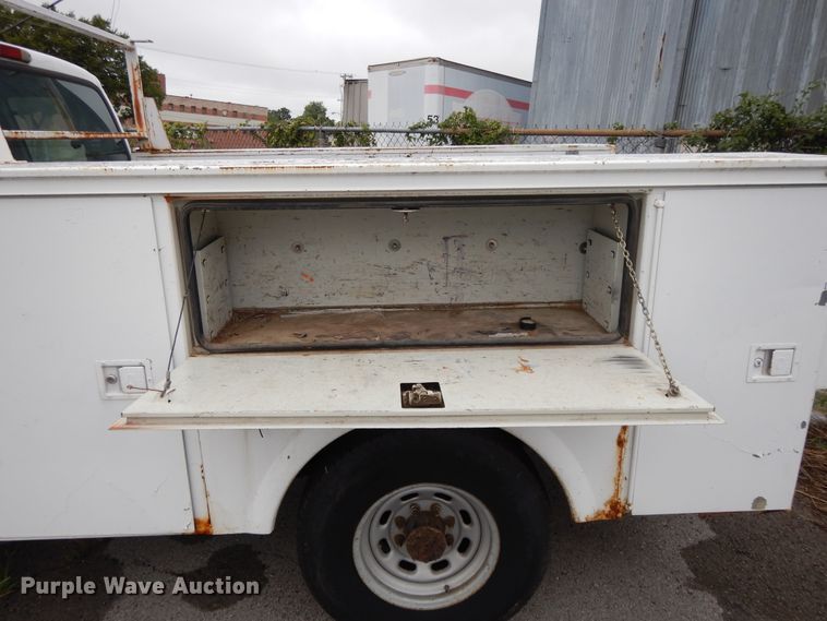 image for item DG8999 2001 Ford F250 Super Duty  SuperCab utility bed pickup truck