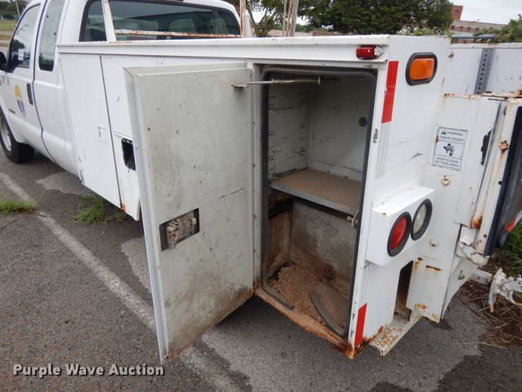 image for item DG8999 2001 Ford F250 Super Duty  SuperCab utility bed pickup truck