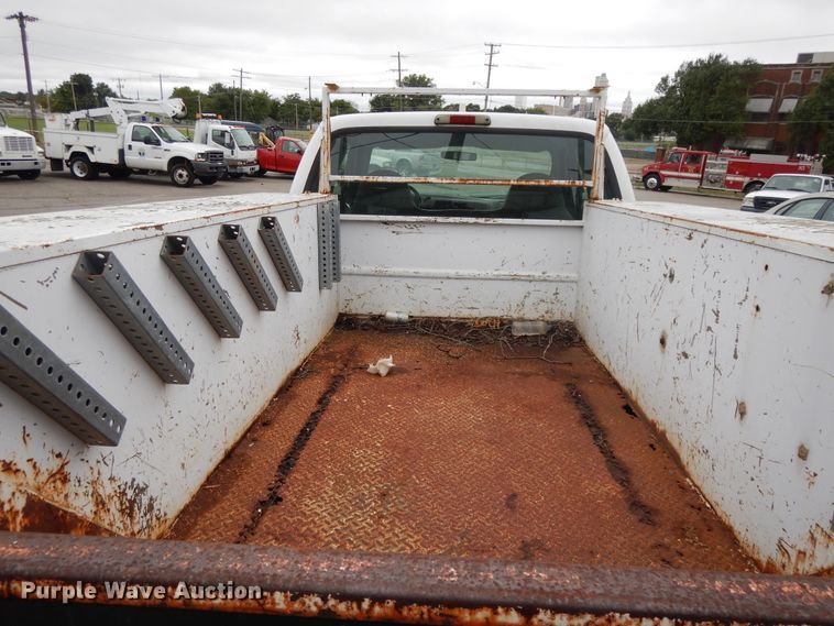 image for item DG8999 2001 Ford F250 Super Duty  SuperCab utility bed pickup truck