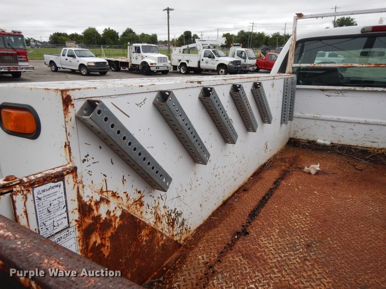 image for item DG8999 2001 Ford F250 Super Duty  SuperCab utility bed pickup truck