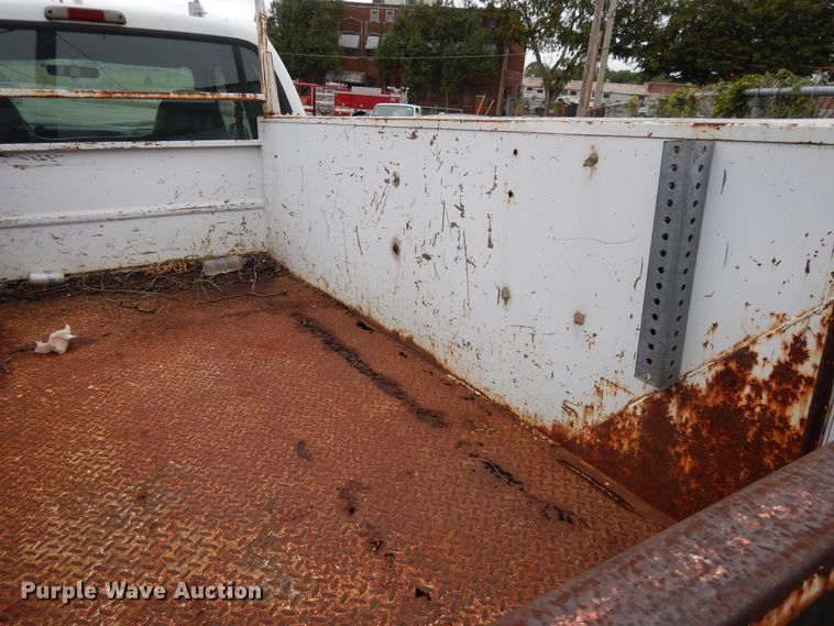 image for item DG8999 2001 Ford F250 Super Duty  SuperCab utility bed pickup truck